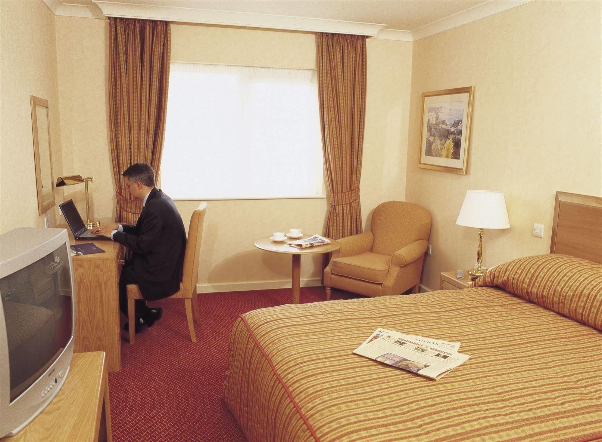 Horwood House Hotel Μίλτον Κέινς Δωμάτιο φωτογραφία